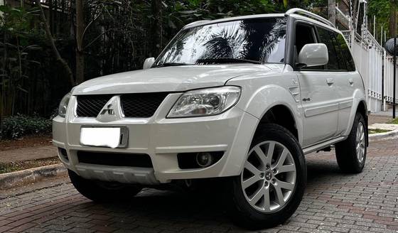 MITSUBISHI PAJERO TR4 2.0 4X4 16V 140CV FLEX 4P AUTOMÁTICO MITSUBISHI PAJERO TR4 2.0 4X4 16V 140CV FLEX 4P AUTOMÁTICO